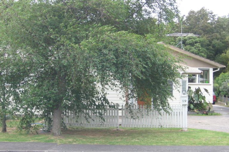 Photo of property in 19 Chartwell Avenue, Glenfield, Auckland, 0629