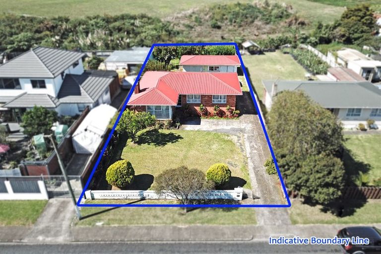 Photo of property in 33 Blake Road, Mangere East, Auckland, 2024