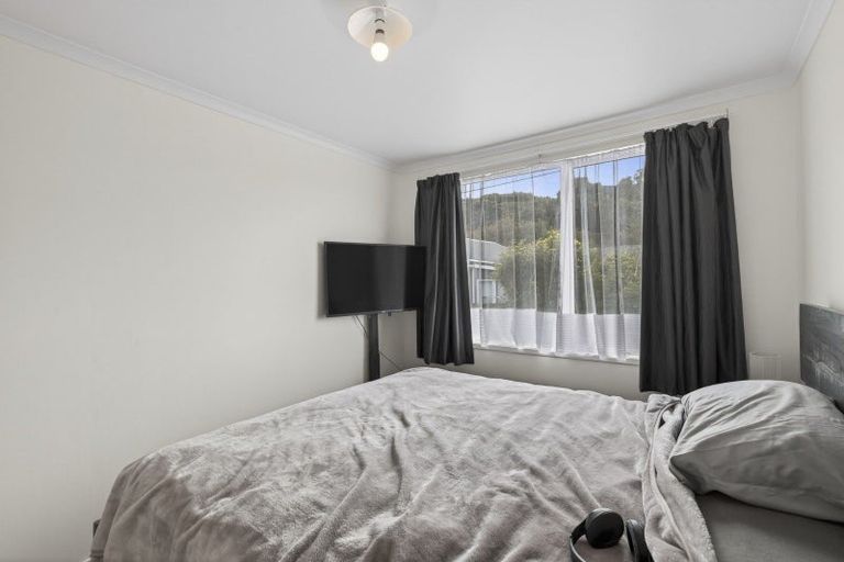 Photo of property in 8 Simons Street, Moturoa, New Plymouth, 4310