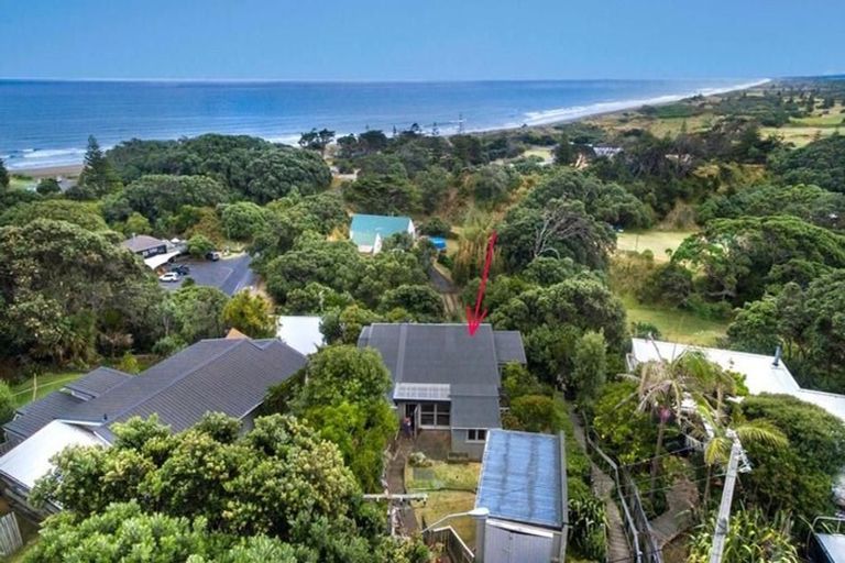 Photo of property in 25 Domain Crescent, Muriwai, Waimauku, 0881