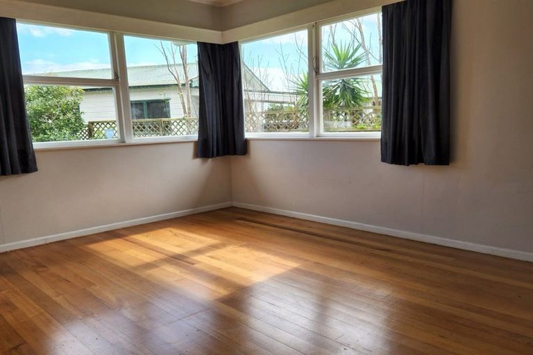 Photo of property in 71 Awaroa Road, Helensville, 0800