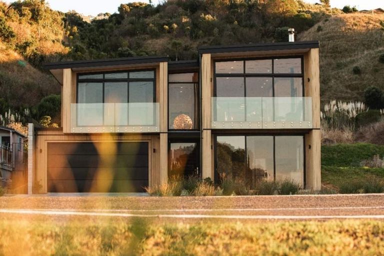 Photo of property in 71 Moana Road, Okitu, Gisborne, 4010