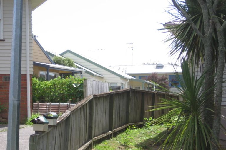 Photo of property in 4b Japonica Drive, Beach Haven, Auckland, 0626