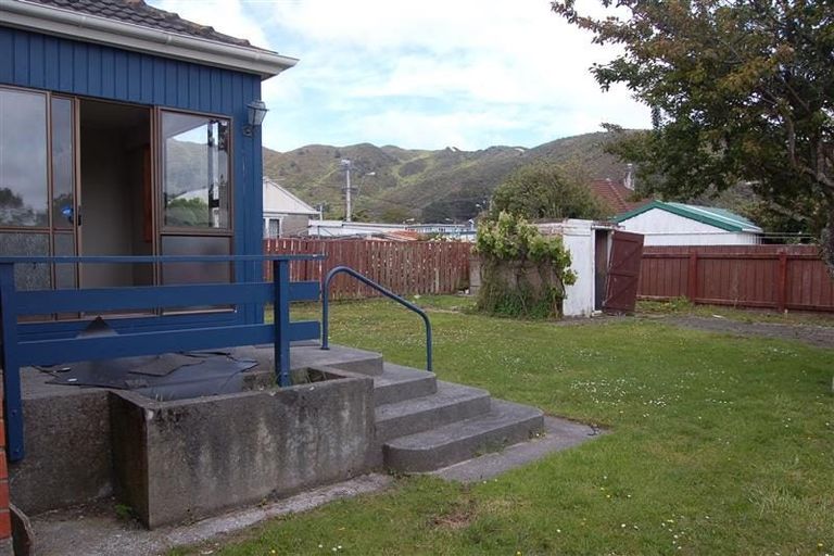 Photo of property in 3 Shearer Crescent, Naenae, Lower Hutt, 5011