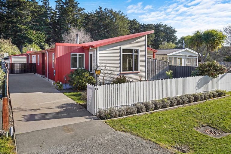 Photo of property in 17 Kiwi Avenue, Waikuku Beach, 7473