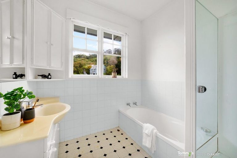 Photo of property in 9 Wadestown Road, Wadestown, Wellington, 6012