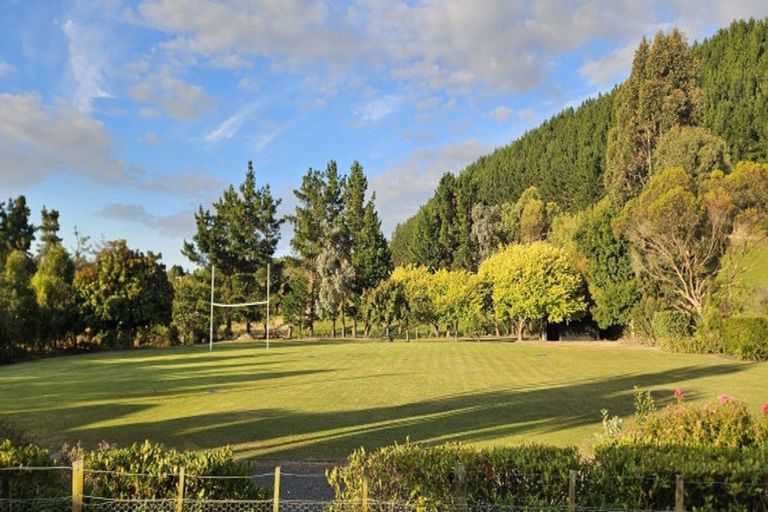 Photo of property in 192 Waitohu Valley Road, Otaki, 5583