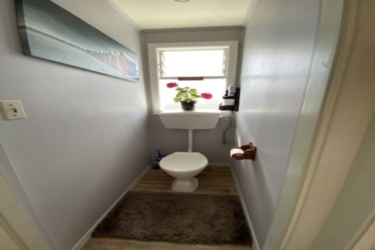 Photo of property in 16 Graham Street, Eltham, 4322