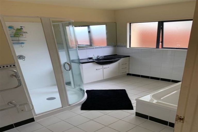 Photo of property in 11 Fairchild Avenue, Goodwood Heights, Auckland, 2105