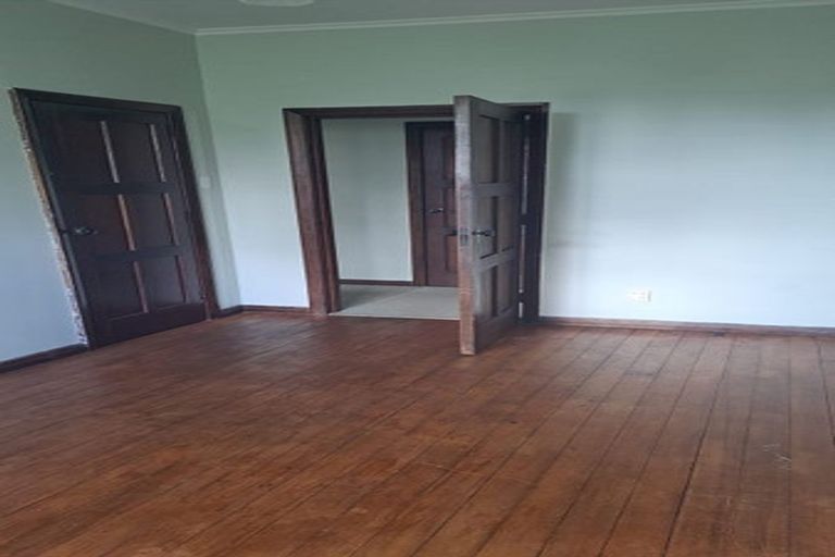 Photo of property in 325 Lake Road, Hauraki, Auckland, 0622