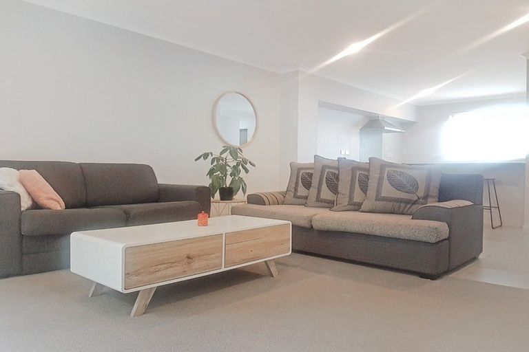 Photo of property in 10 Akeake Lane, Manurewa, Auckland, 2102