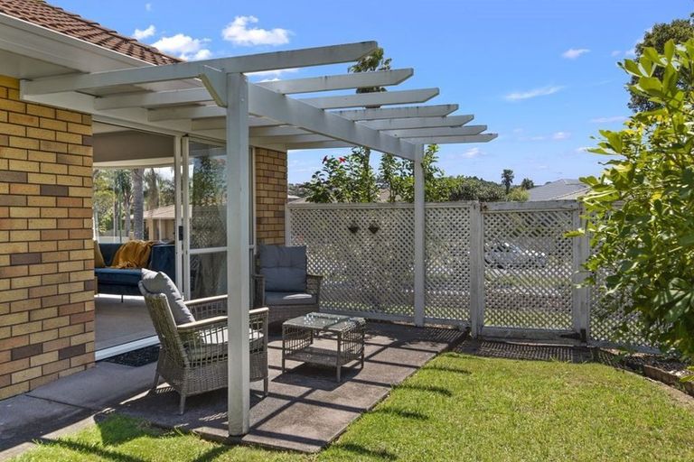 Photo of property in 196 Lakeside Drive, Orewa, 0931