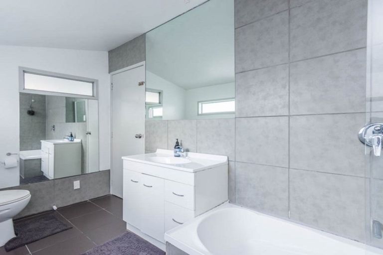 Photo of property in 29 Rosier Road, Glen Eden, Auckland, 0602