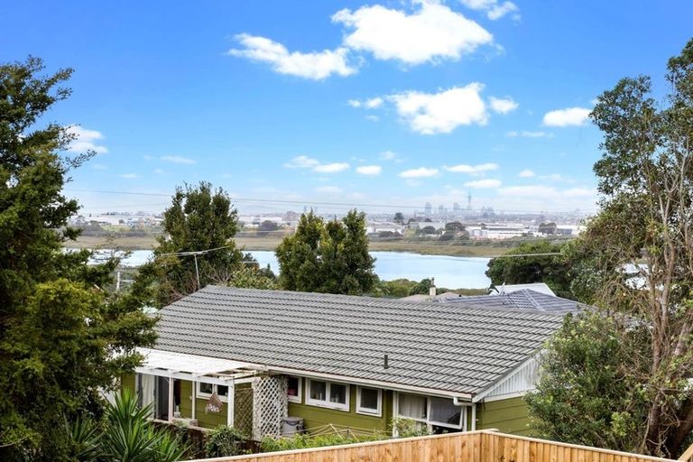 Photo of property in 8/137 Tirimoana Road, Te Atatu South, Auckland, 0602