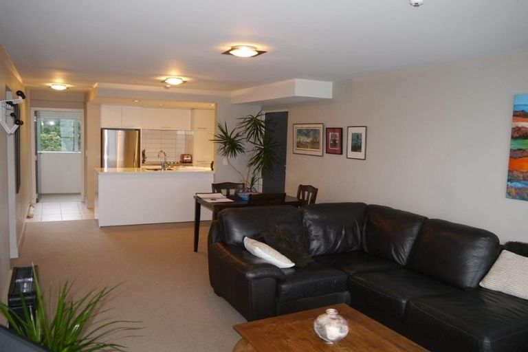 Photo of property in The Capital, 28/370 Oriental Parade, Oriental Bay, Wellington, 6011