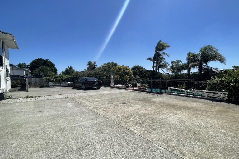 Photo of property in 2 Mellons Bay Road, Howick, Auckland, 2014
