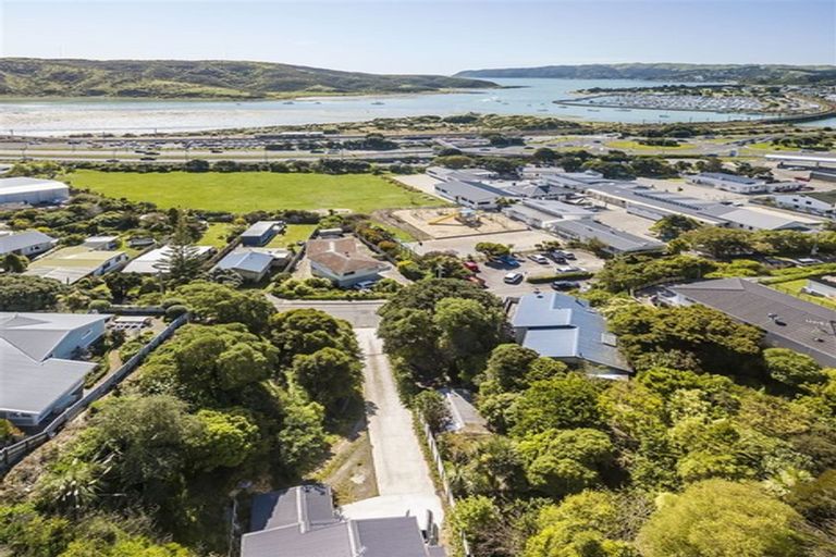 Photo of property in 18 Paremata Crescent, Paremata, Porirua, 5024