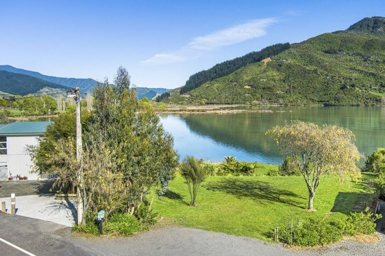 Photo of property in 1735 Queen Charlotte Drive, Linkwater, Picton, 7281