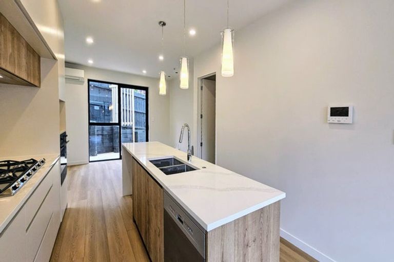 Photo of property in 7b Lewisham Street, Highland Park, Auckland, 2010