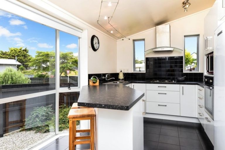 Photo of property in 1 Hatea Place, Dinsdale, Hamilton, 3204