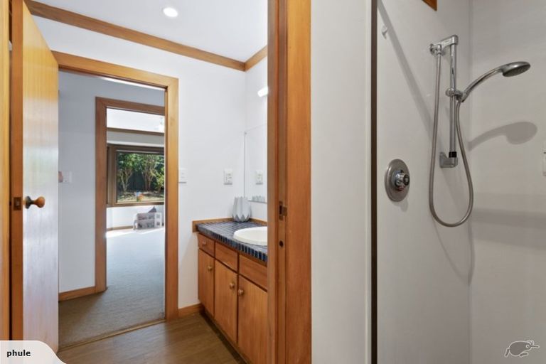 Photo of property in 1/126 Carlisle Road, Browns Bay, Auckland, 0632