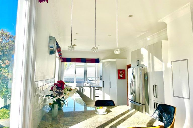 Photo of property in 5-7 Mahoe Street, Eastbourne, Lower Hutt, 5013