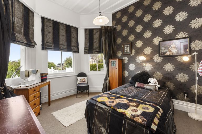 Photo of property in 46 Forest Lake Road, Forest Lake, Hamilton, 3200