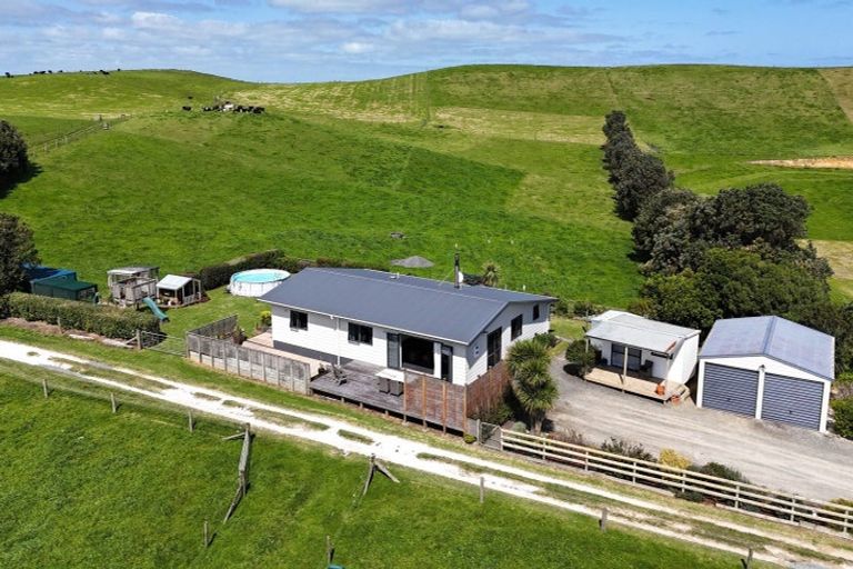 Photo of property in Rehutai Road, Baylys Beach, Dargaville, 0377
