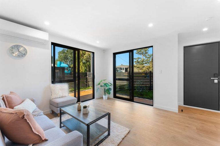 Photo of property in 8b Rowan Terrace, Te Atatu South, Auckland, 0610