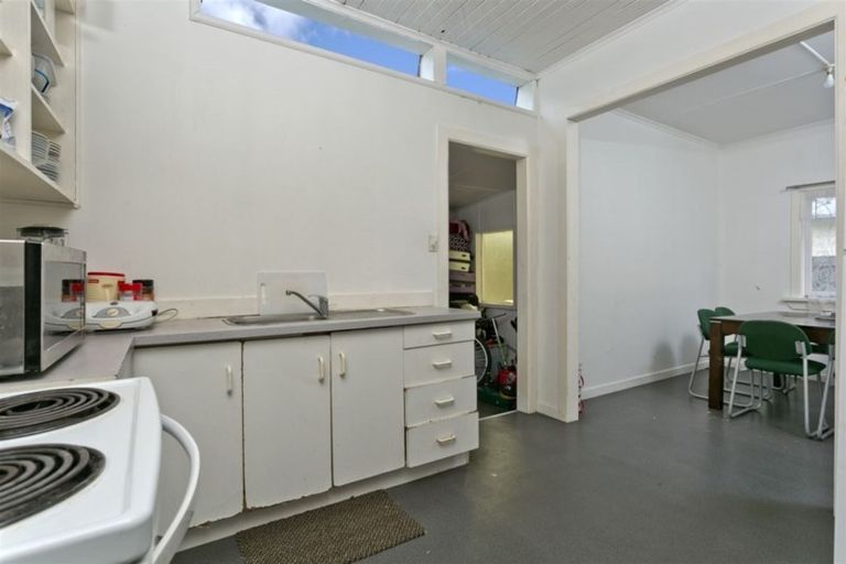 Photo of property in 15 Brandon Road, Glen Eden, Auckland, 0602