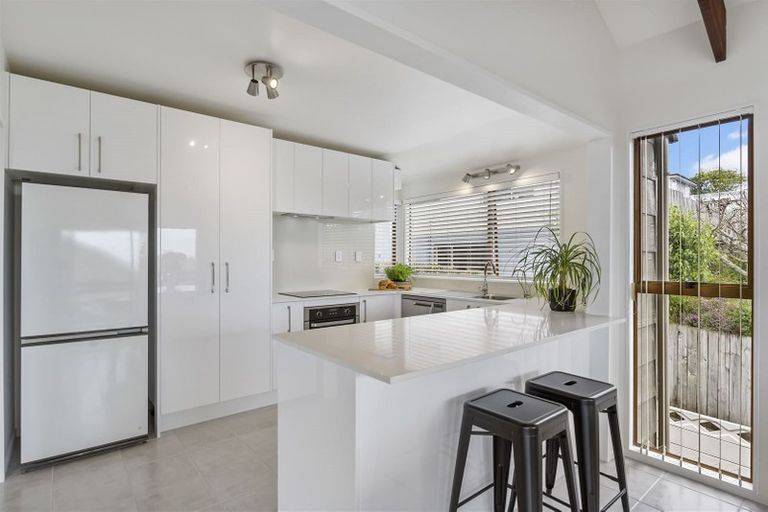 Photo of property in 2/165 Birkenhead Avenue, Birkenhead, Auckland, 0626