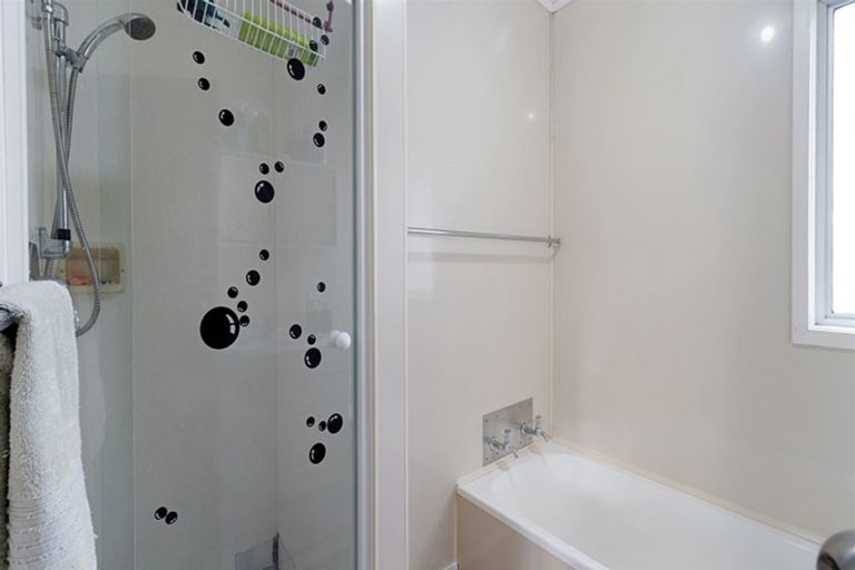 Photo of property in 28 Glynnbrooke Street, Te Atatu South, Auckland, 0610