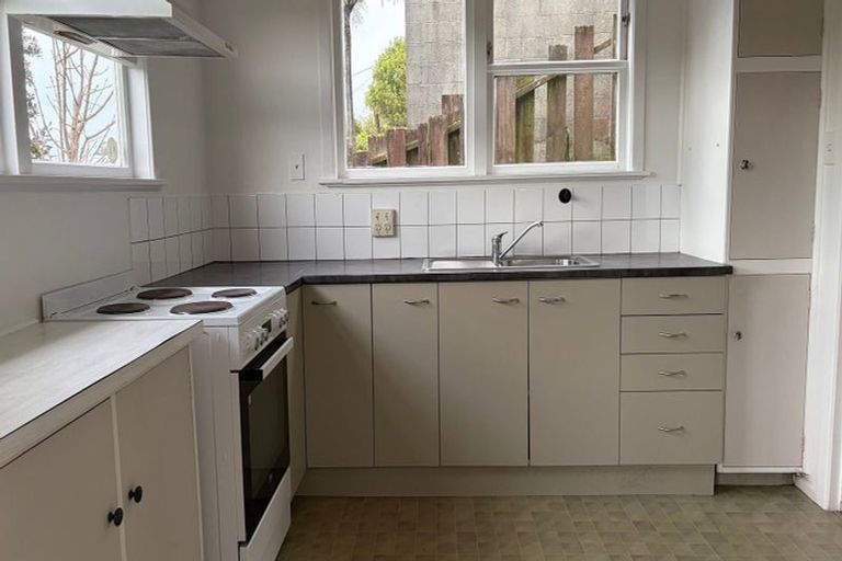 Photo of property in 147 Ruskin Road, Newlands, Wellington, 6037