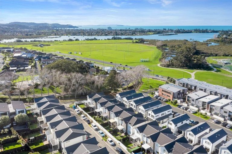 Photo of property in 15 Watermill Lane, Silverdale, 0932