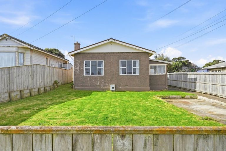 Photo of property in 28 Aotea Street, Castlecliff, Whanganui, 4501
