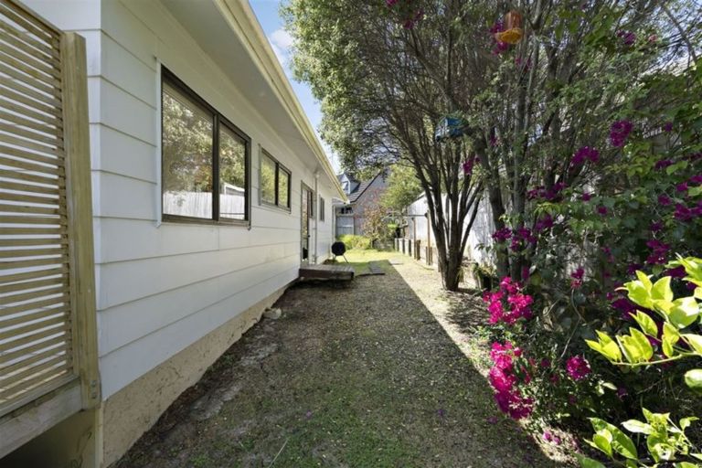 Photo of property in 2/48 Nor'east, Northcross, Auckland, 0632