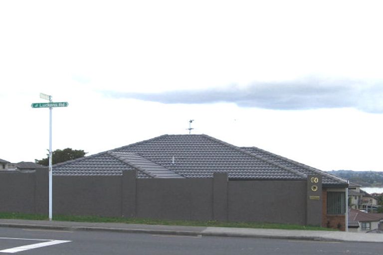 Photo of property in 60 Luckens Road, West Harbour, Auckland, 0618