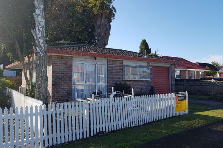 Photo of property in 2/13 Bunnythorpe Road, Papakura, 2110
