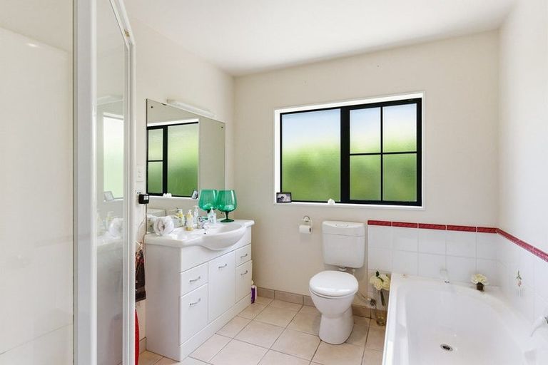 Photo of property in 5 Rimu Street, Waikanae, 5036