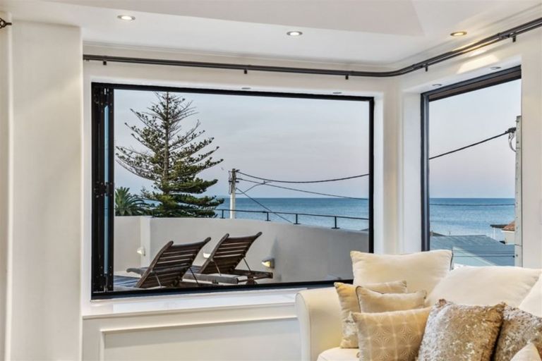 Photo of property in 1/60 Milford Road, Milford, Auckland, 0620