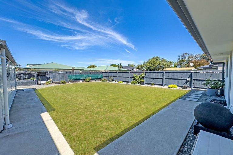 Photo of property in 39 Vivian Street, Burwood, Christchurch, 8083