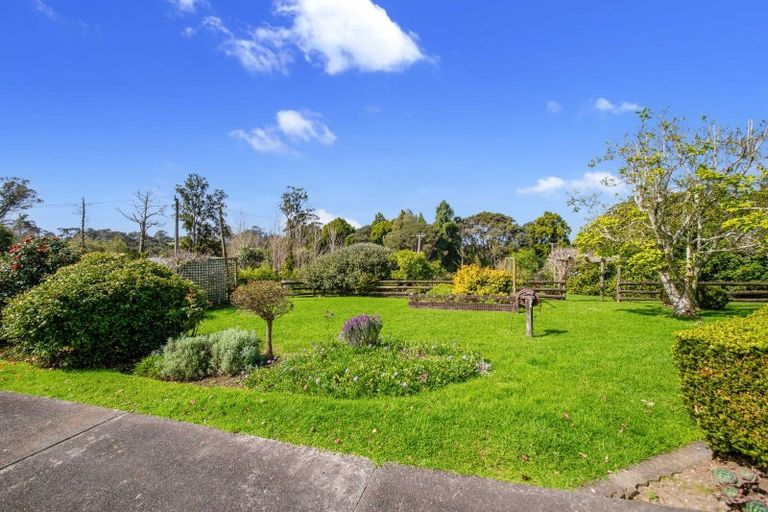 Photo of property in 28 Griggs Road, Whitford, Howick, 2571