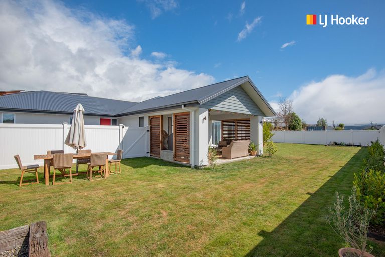 Photo of property in 18 Mallard Drive, Waihola, Outram, 9073