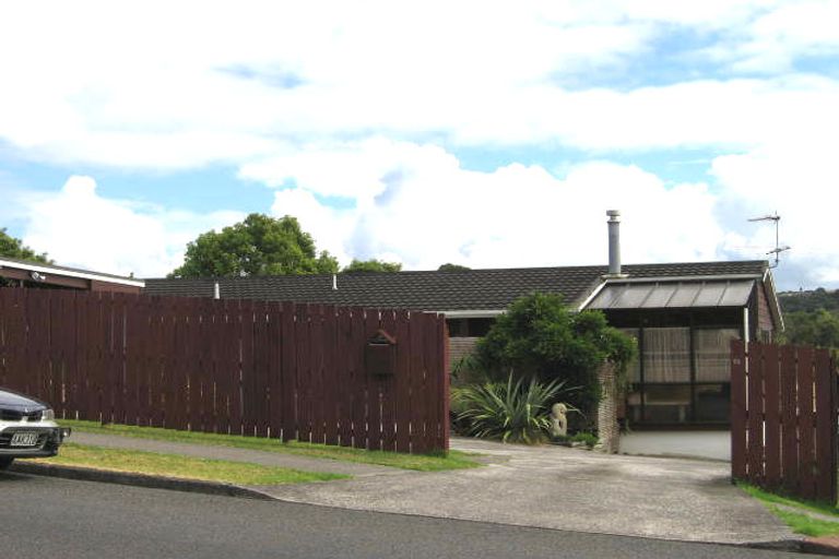 Photo of property in 15 Avonleigh Road, Green Bay, Auckland, 0604