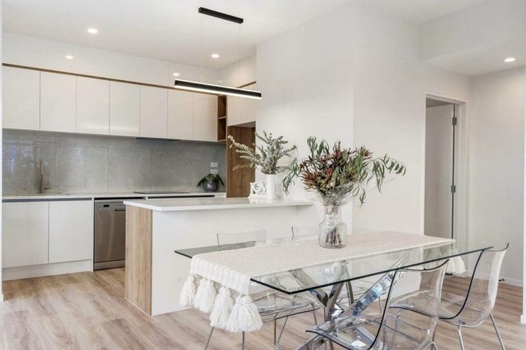 Photo of property in 252 Don Buck Road, Massey, Auckland, 0614