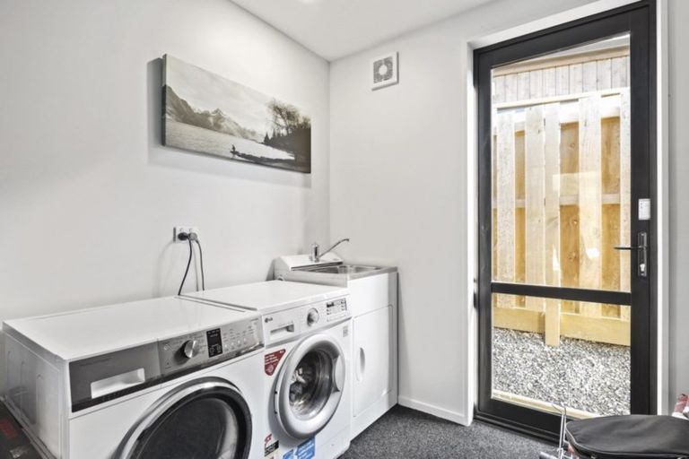 Photo of property in 22 Huxley Place, Lake Hayes, Queenstown, 9304