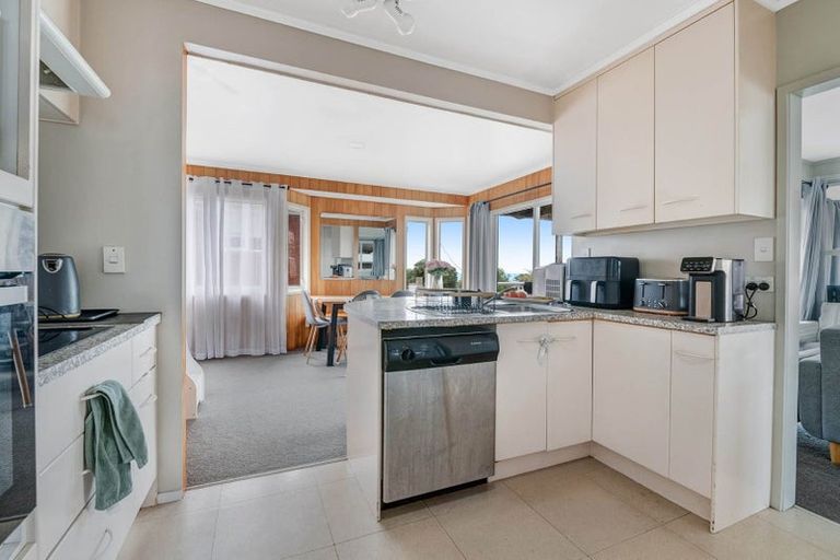Photo of property in 11 Zita Avenue, Matakatia, Whangaparaoa, 0930
