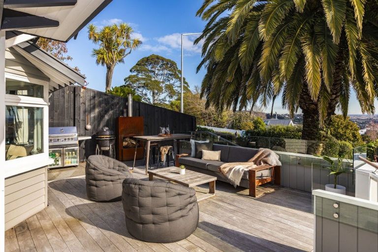 Photo of property in 67 Hackthorne Road, Cashmere, Christchurch, 8022