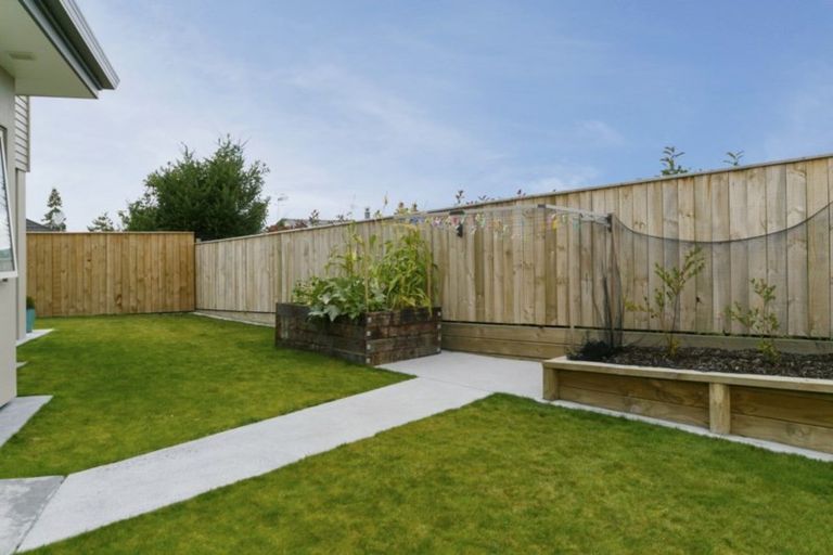 Photo of property in 3b Isobel Street, Acacia Bay, Taupo, 3330