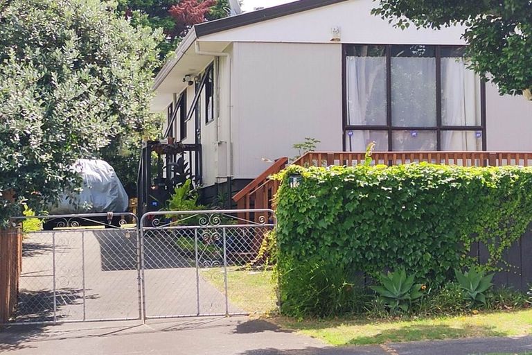 Photo of property in 2/16 Barneys Farm Road, Clendon Park, Auckland, 2103